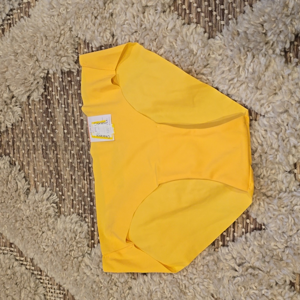 ❤️10/$13 New yellow seamless underwear